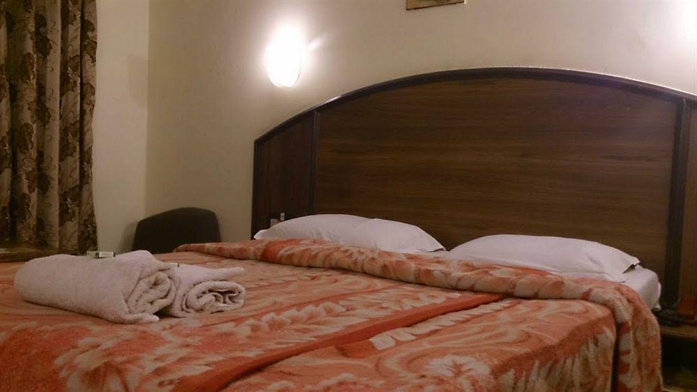 אוטי Fabhotel Khems Shoram Palace Road מראה חיצוני תמונה