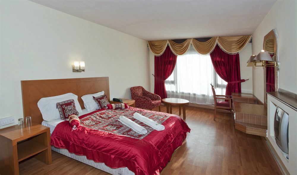 אוטי Fabhotel Khems Shoram Palace Road מראה חיצוני תמונה