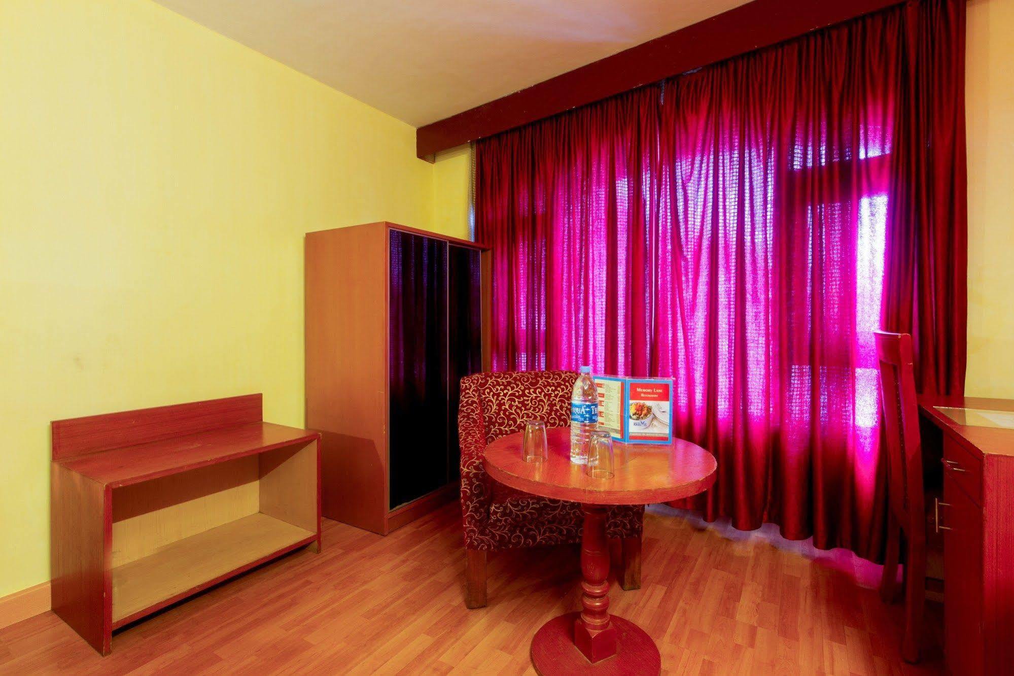 אוטי Fabhotel Khems Shoram Palace Road מראה חיצוני תמונה