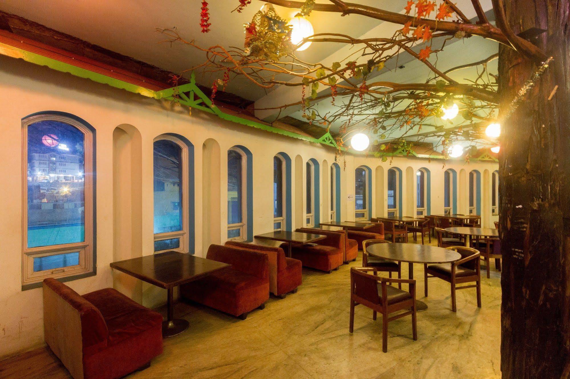 אוטי Fabhotel Khems Shoram Palace Road מראה חיצוני תמונה