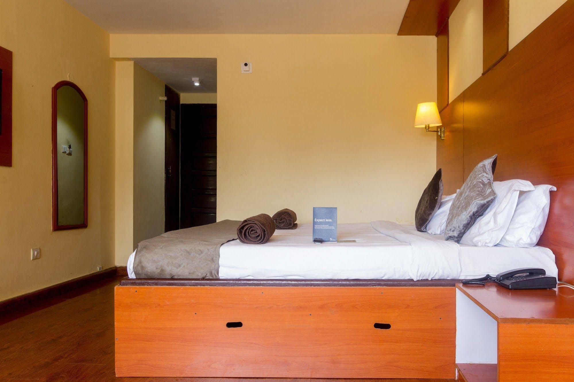 אוטי Fabhotel Khems Shoram Palace Road מראה חיצוני תמונה
