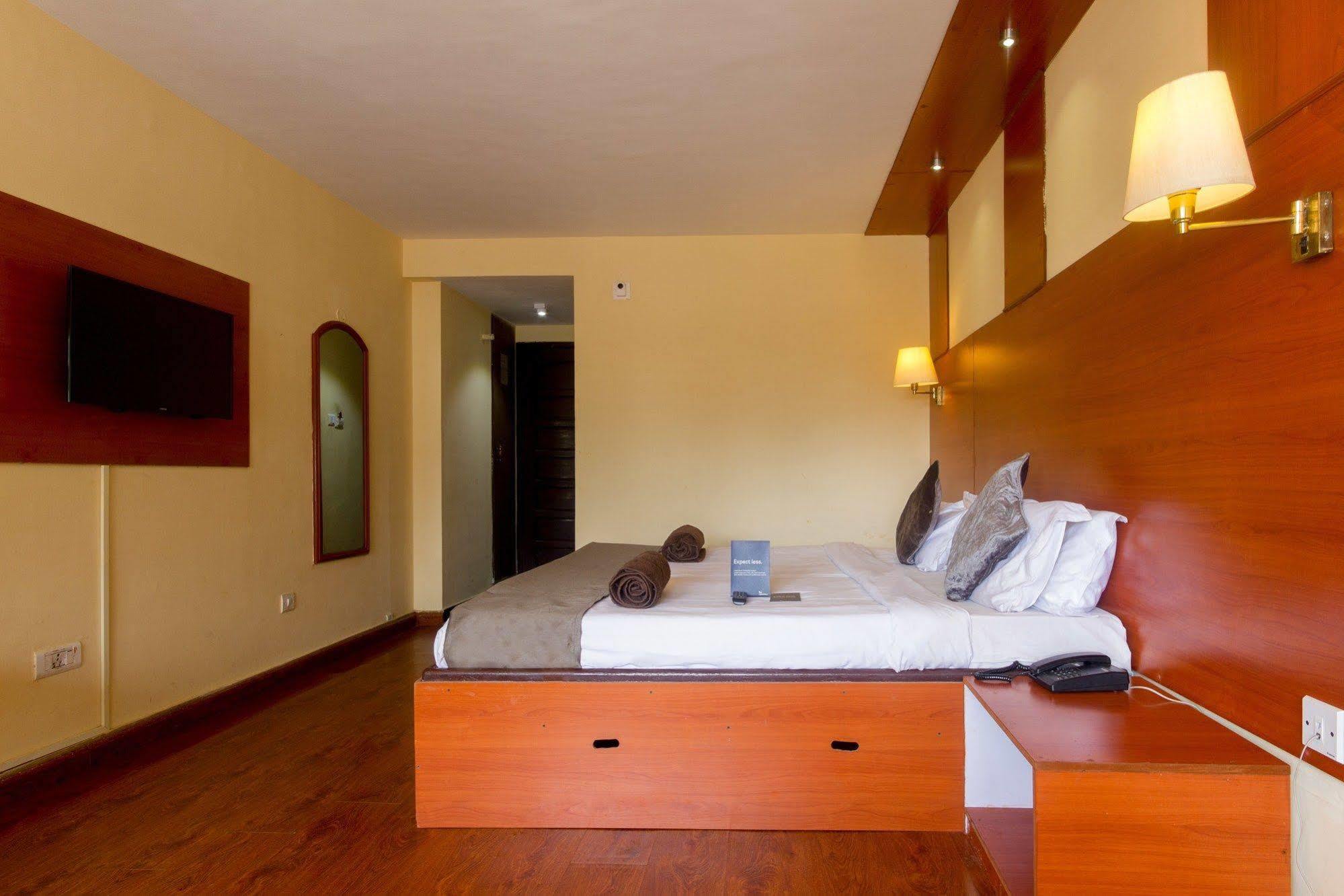 אוטי Fabhotel Khems Shoram Palace Road מראה חיצוני תמונה