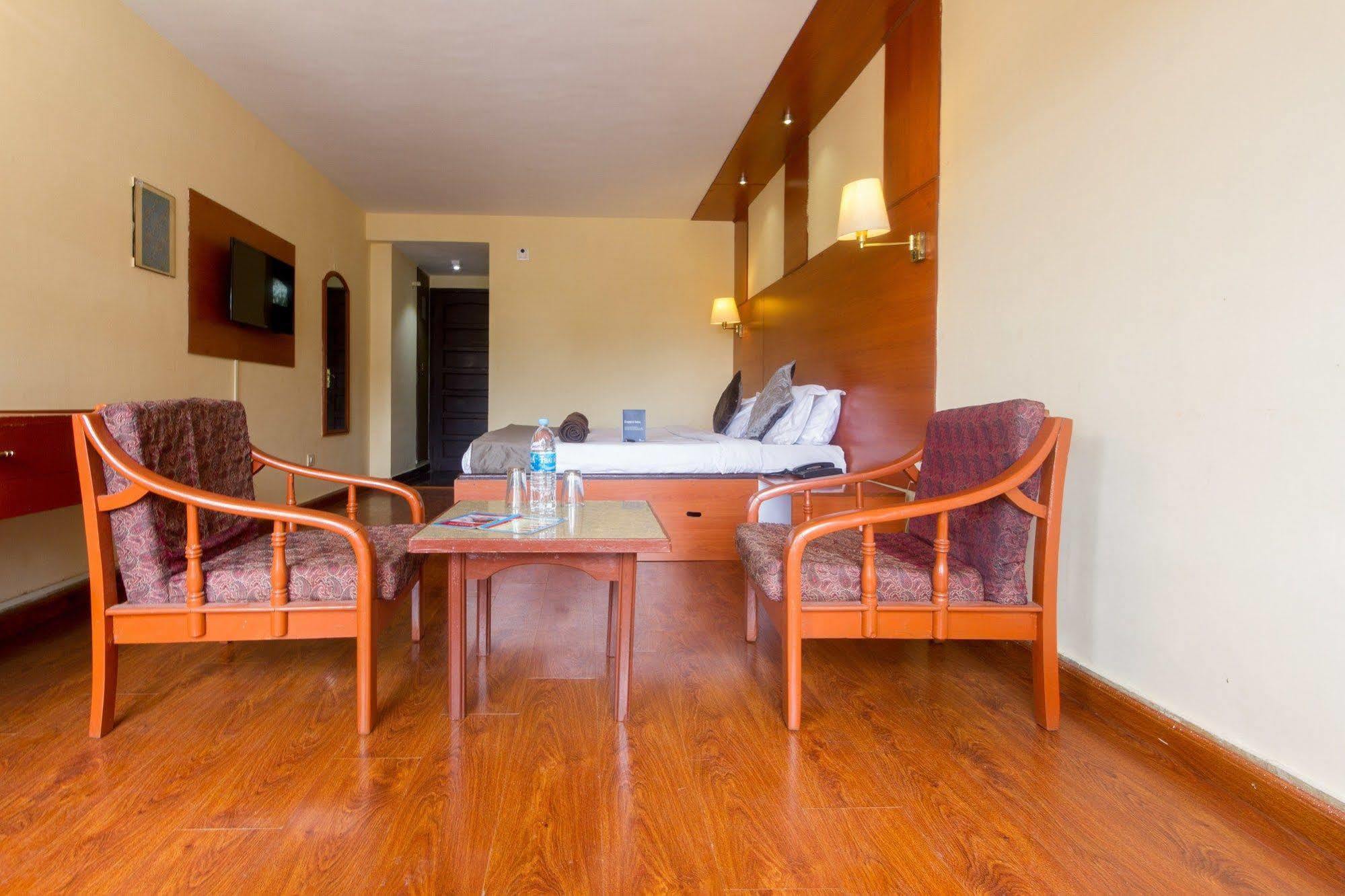 אוטי Fabhotel Khems Shoram Palace Road מראה חיצוני תמונה