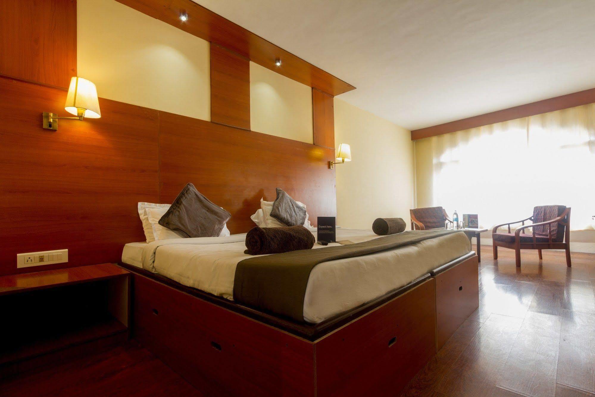 אוטי Fabhotel Khems Shoram Palace Road מראה חיצוני תמונה