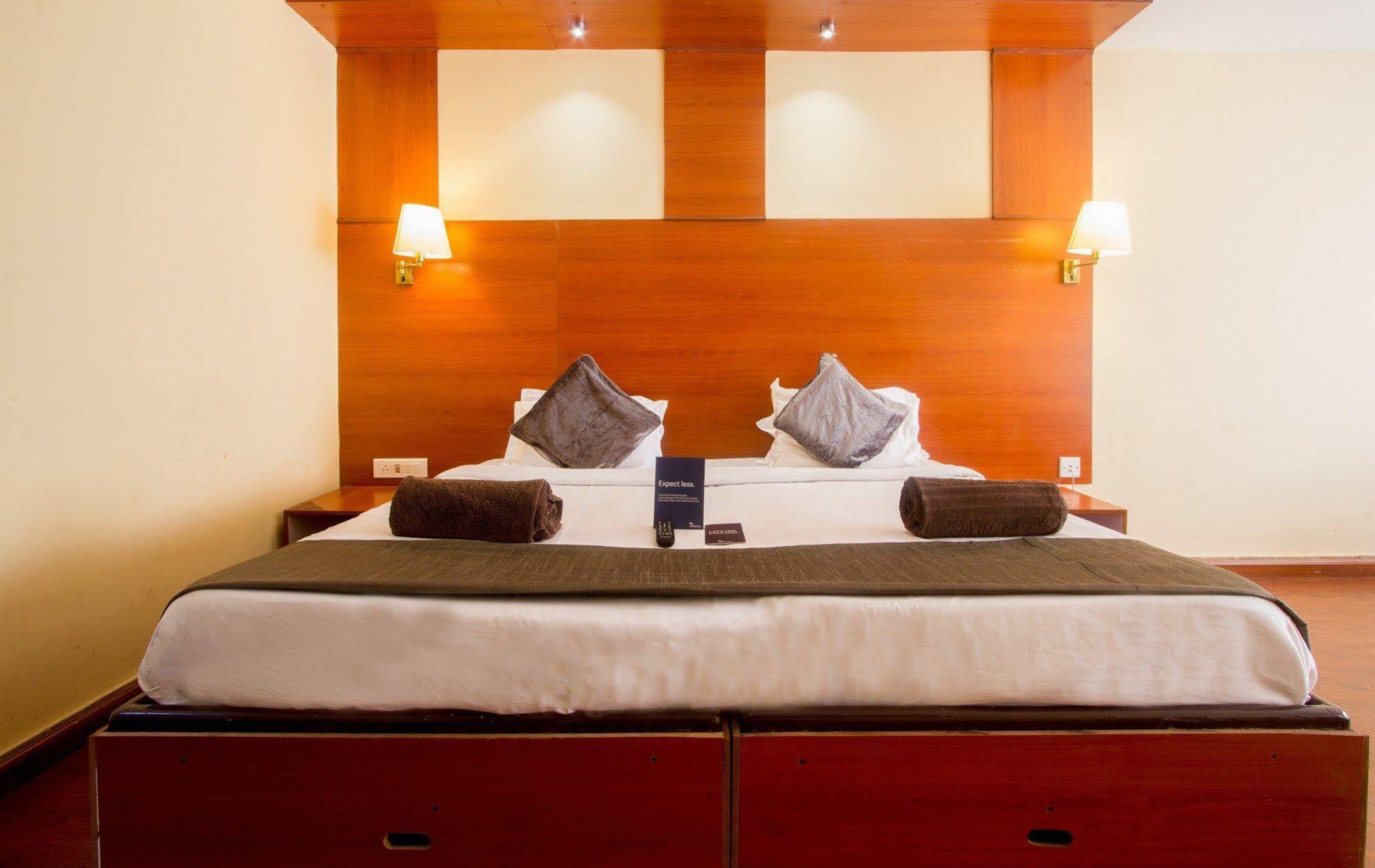 אוטי Fabhotel Khems Shoram Palace Road מראה חיצוני תמונה