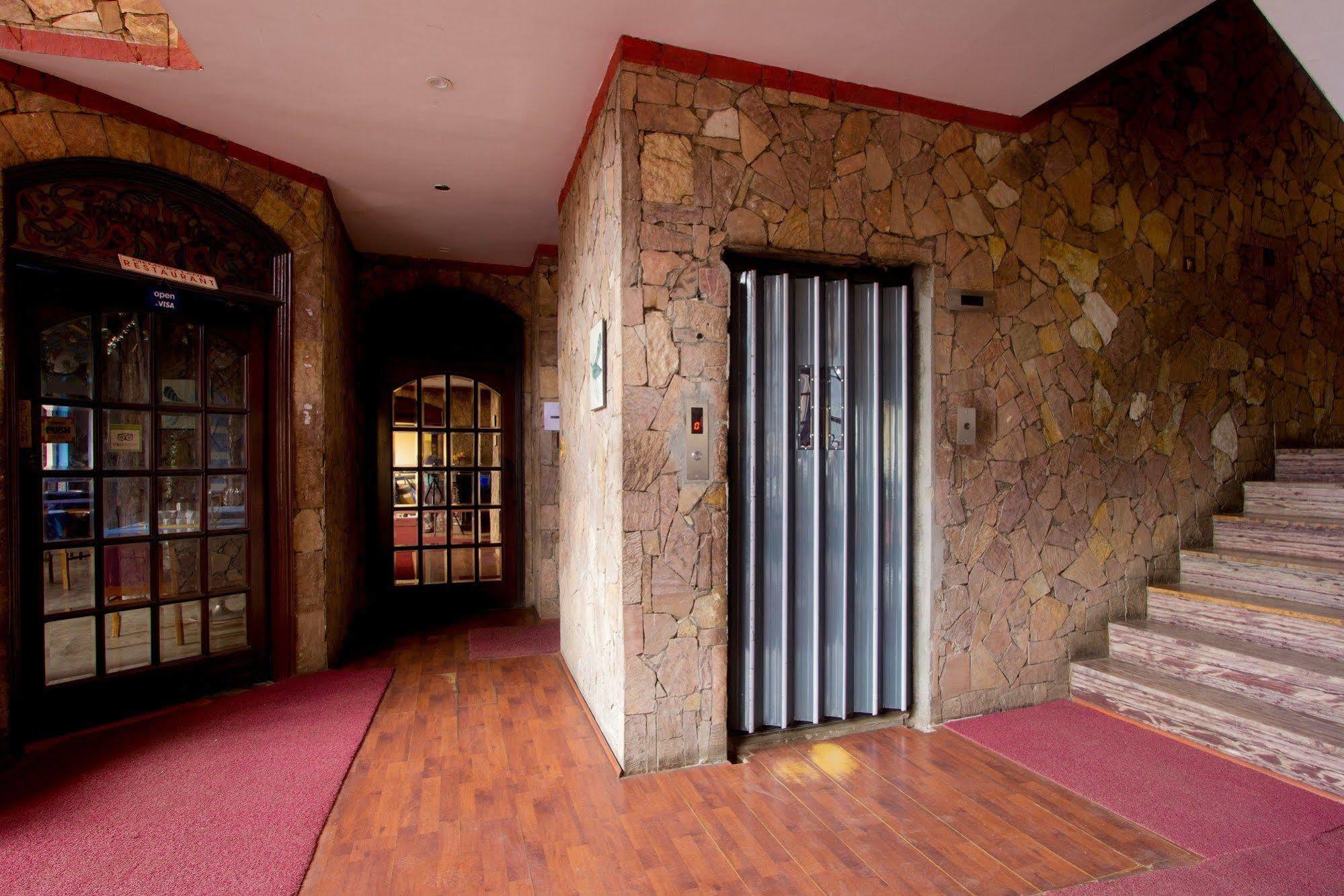 אוטי Fabhotel Khems Shoram Palace Road מראה חיצוני תמונה